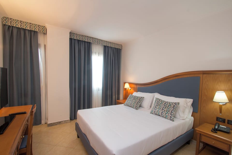 In-room safe, desk, free WiFi, bed sheets