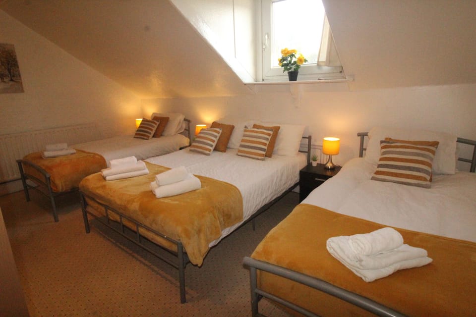 Comfort House | 4 bedrooms, desk, iron/ironing board, free WiFi