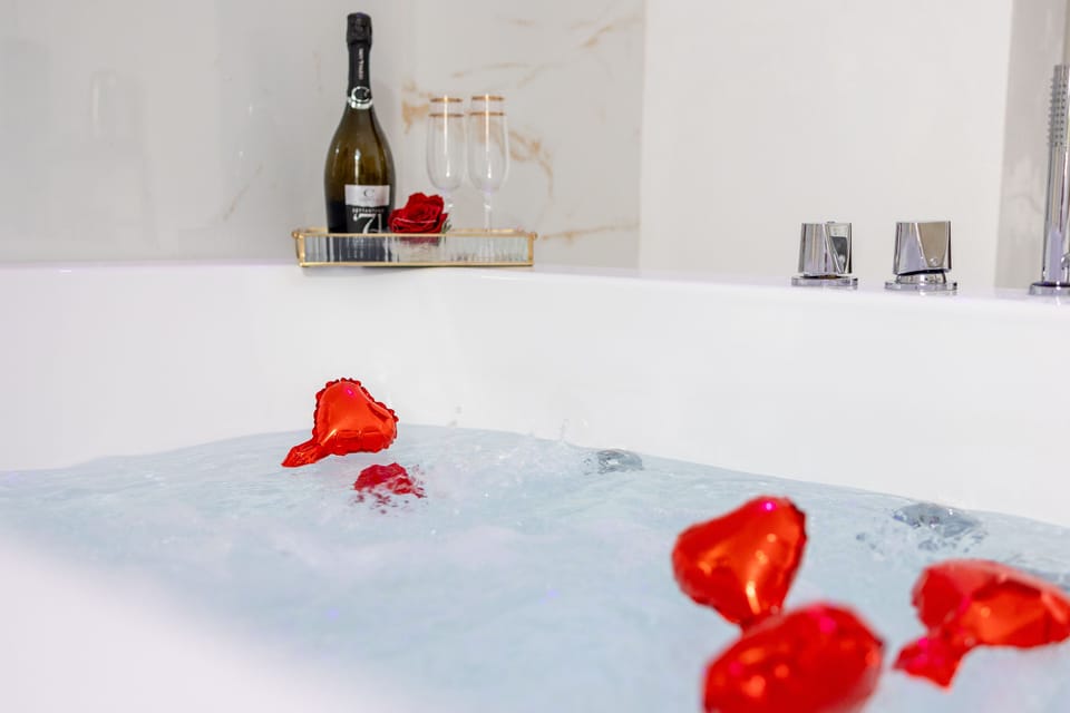 Exclusive Suite | Minibar, in-room safe, soundproofing, free WiFi