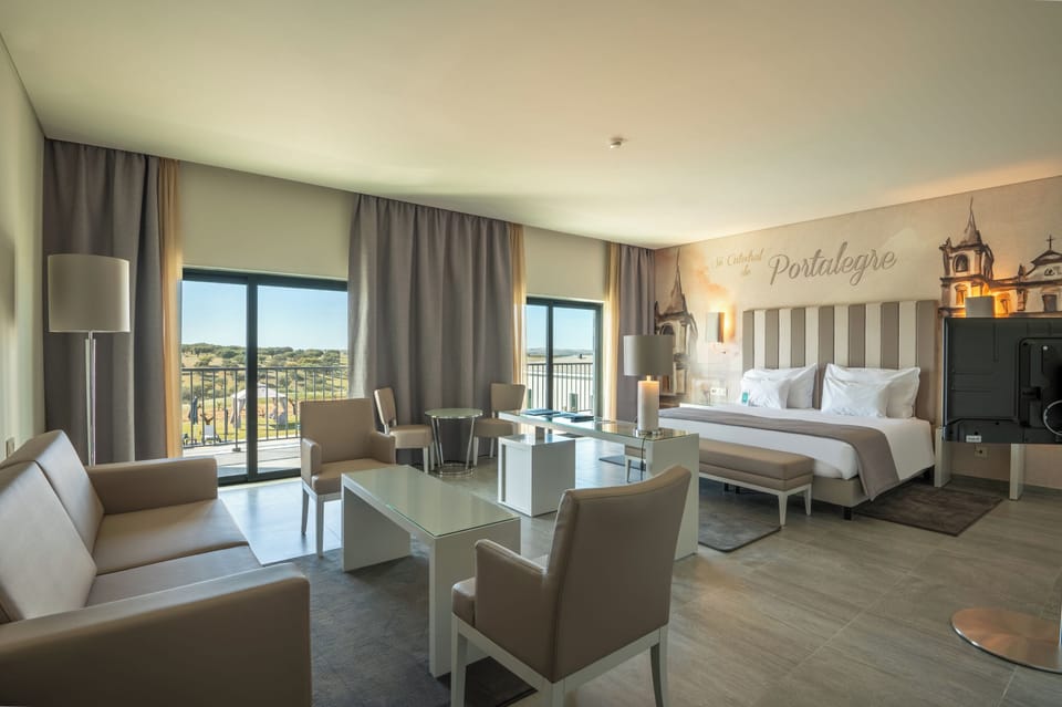 Suite | Minibar, in-room safe, desk, free WiFi