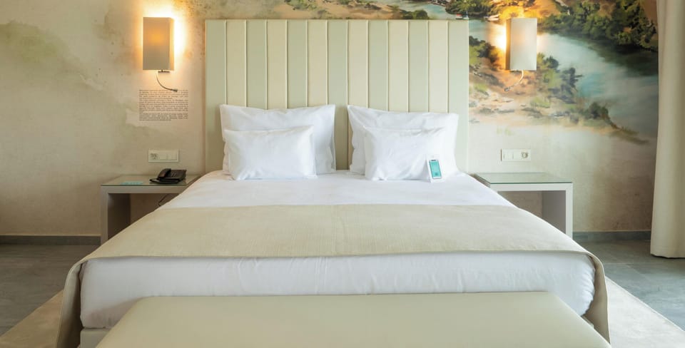 Suite | Minibar, in-room safe, desk, free WiFi
