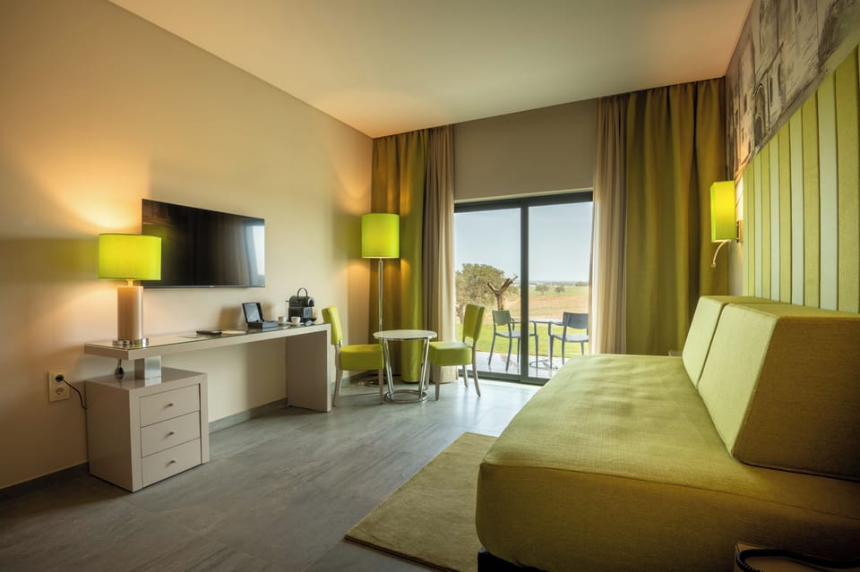 Minibar, in-room safe, desk, free WiFi