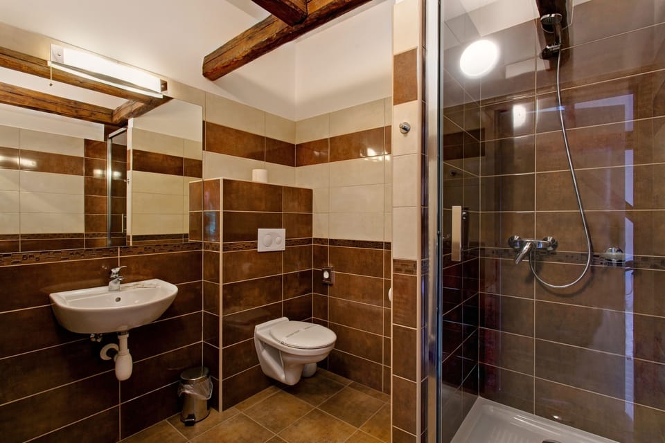 Deluxe Double Room | Bathroom | Hair dryer, bathrobes, slippers, towels