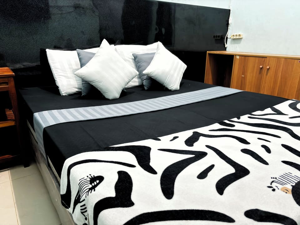 Family Triple Room, 1 Bedroom | Premium bedding, free WiFi, bed sheets