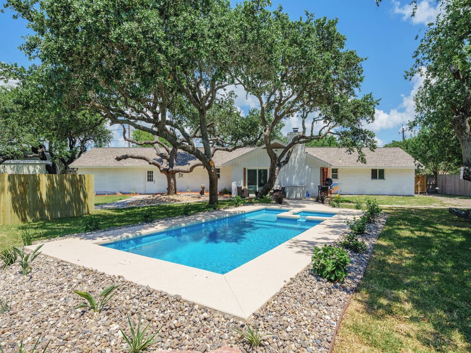 House (5 Bedrooms) | Front of property