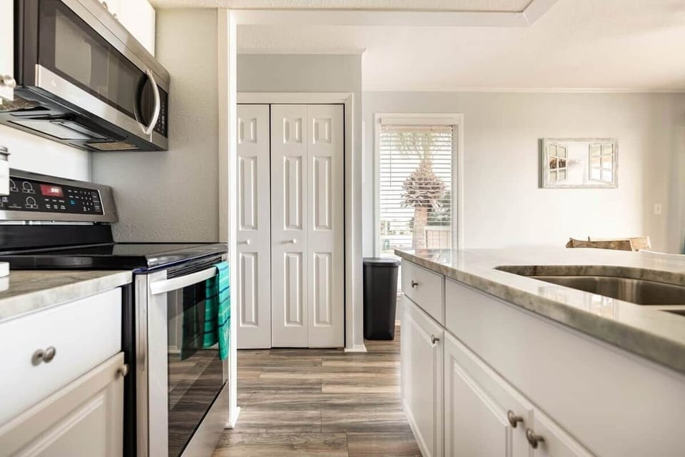 Gorgeous Kitchen area with updated stainless appliances