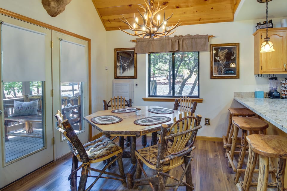 Dining Area | Dishware & Flatware Provided