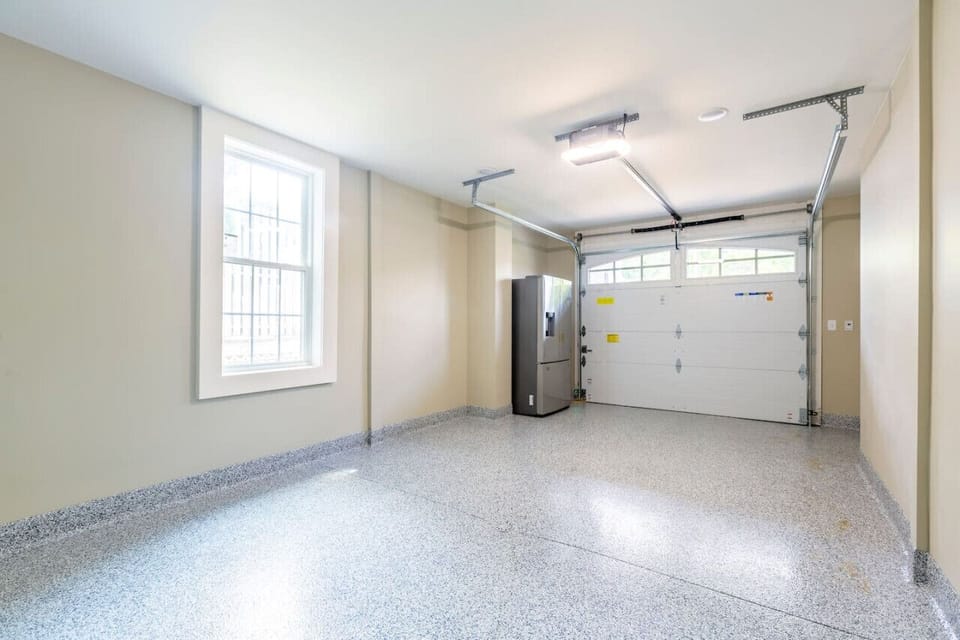 Garage for guest use. Fridge/Freezer with ice maker.