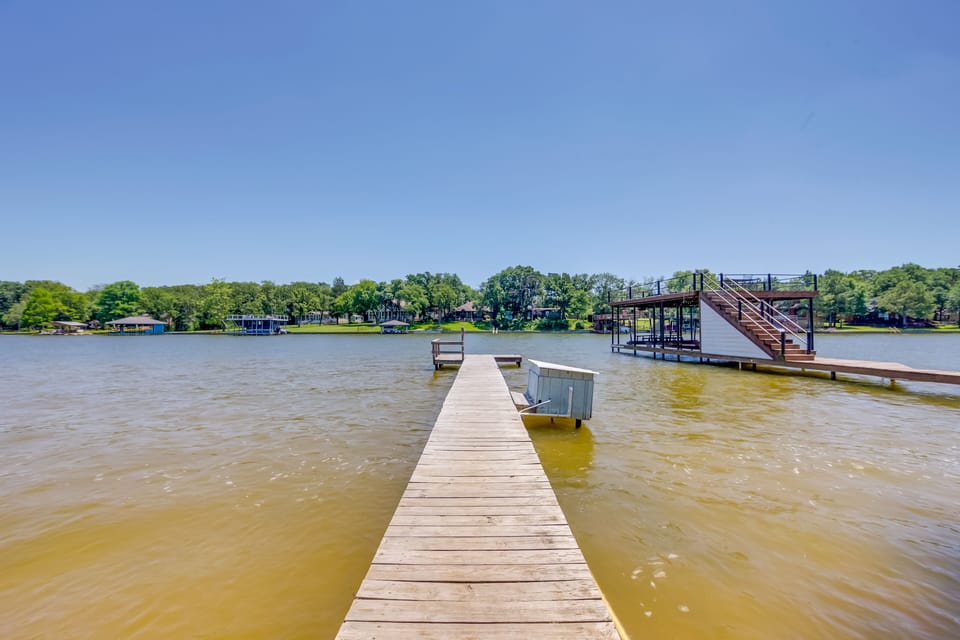 Lakefront Home | Private Boat Dock | Kayaks Provided | Fire Pit