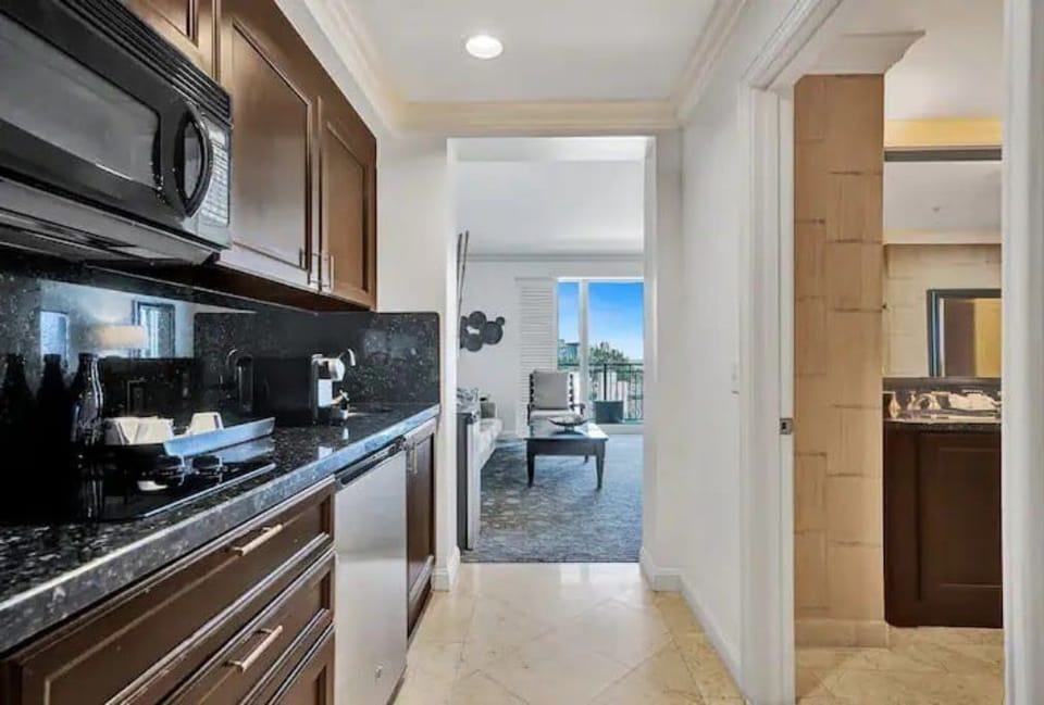 Fully-equipped kitchenette 