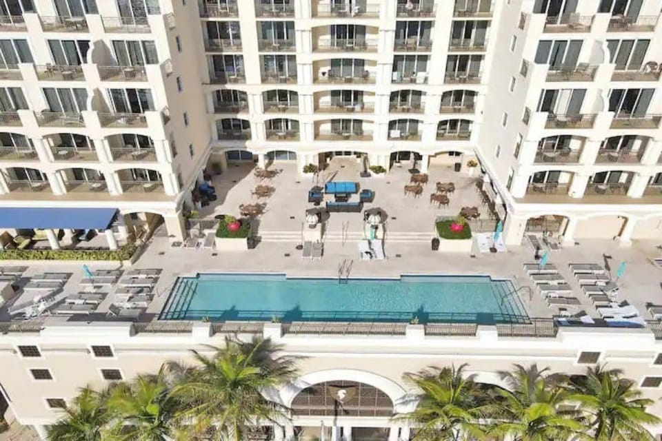 Rooftop pool overlooking the Beach/Ocean