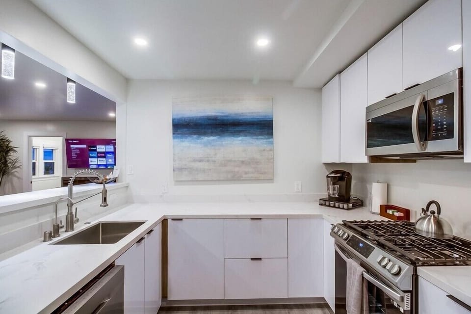 Stocked with everything you need to cook and entertain. Just bring your ingredients and your appetite.