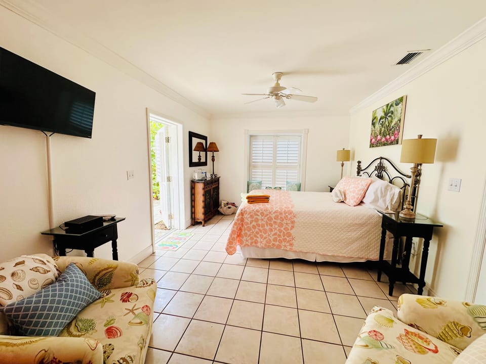 Partial Ocean View, 1 King Bed, Spa Bath | Premium bedding, individually decorated, individually furnished