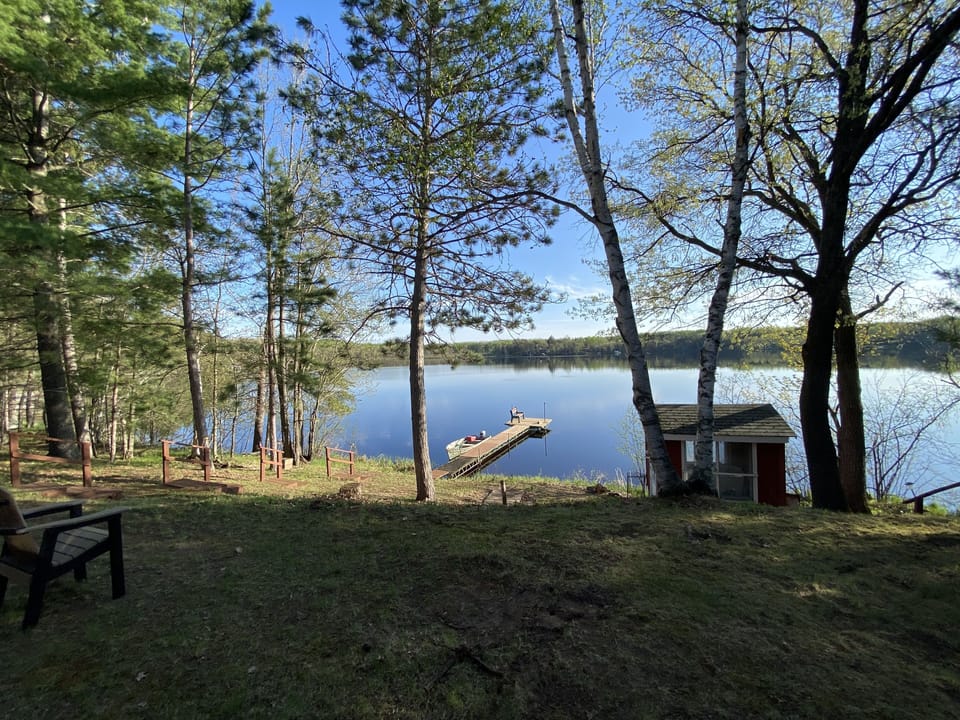 Stunning lake view and easy access to water