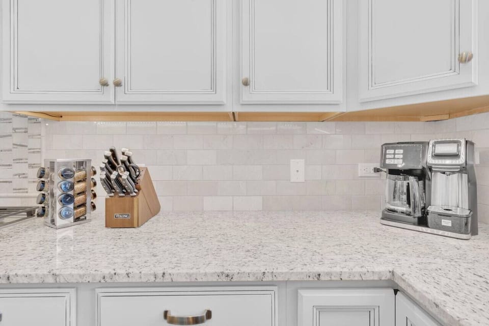 Well-appointed kitchen with all the amenities