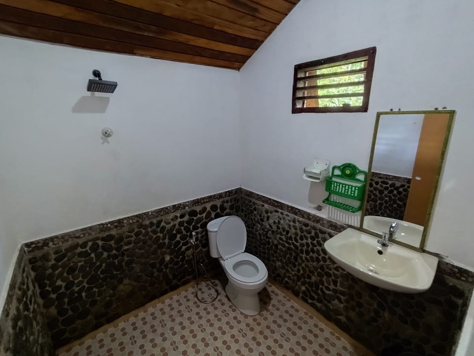 Economy Room, Non Smoking, Garden View | Bathroom