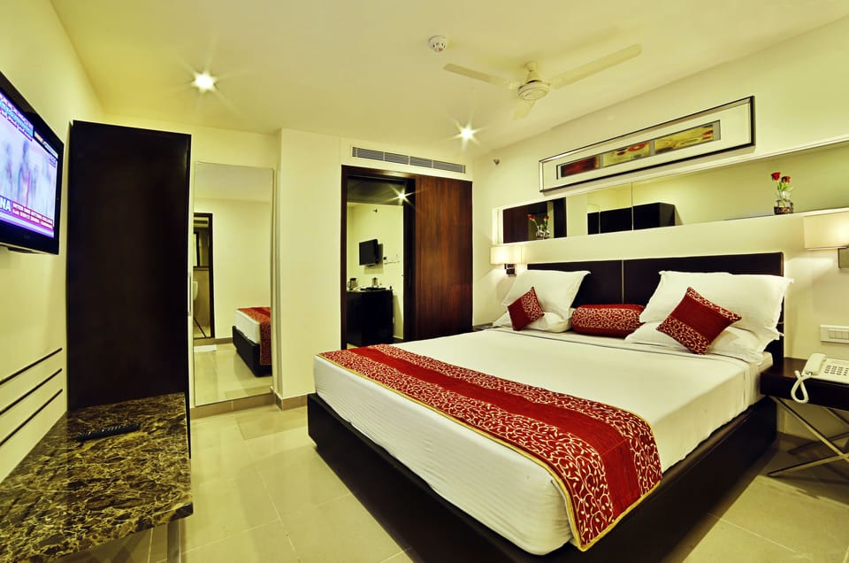 Royal Suite | Soundproofing, iron/ironing board (on request), WiFi (free), bed sheets