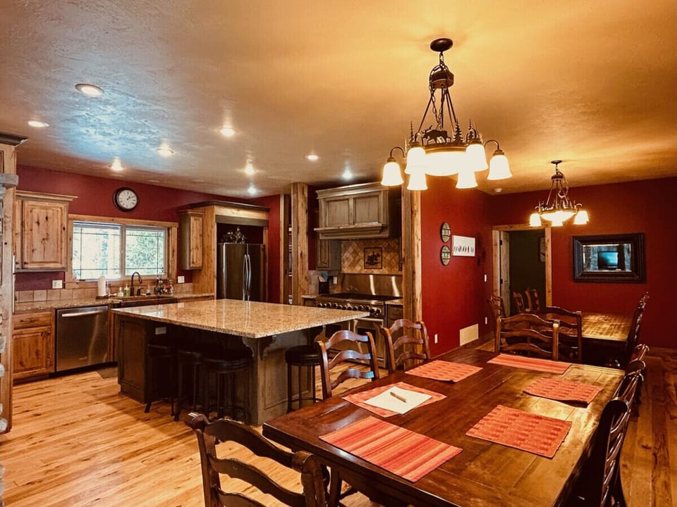 Kitchen and dining area - located on the main floor 