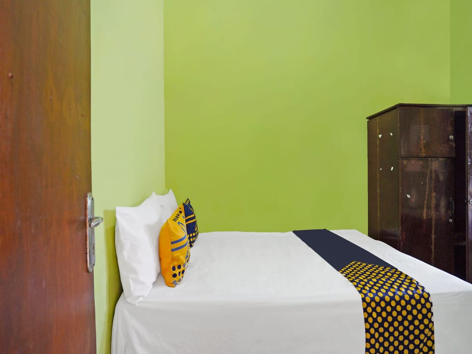 Economy Single Room | Desk, bed sheets