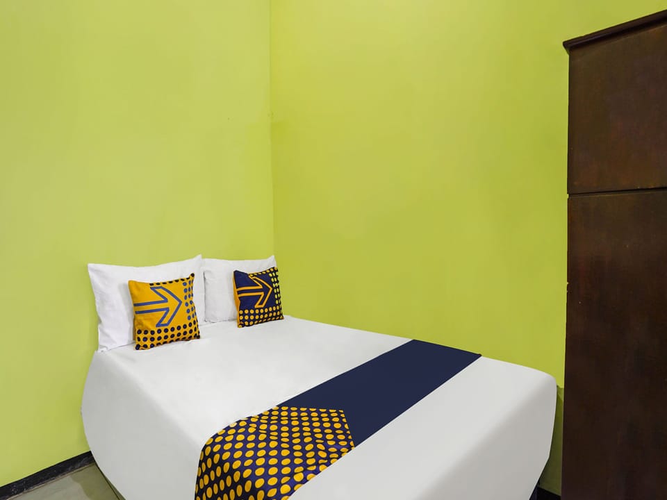 Economy Single Room | Desk, bed sheets