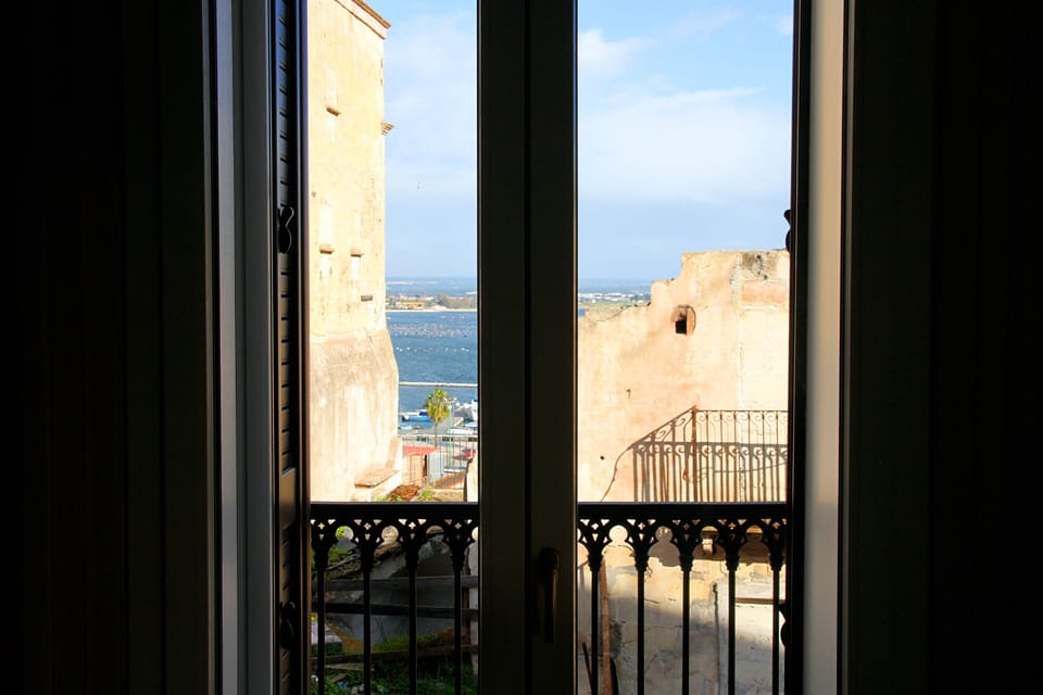 Anna Fougez, 1 queen bed | Down comforters, pillowtop beds, individually decorated