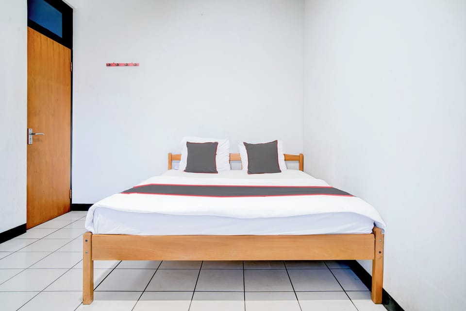 Deluxe Double Room | Laptop workspace, free WiFi, bed sheets