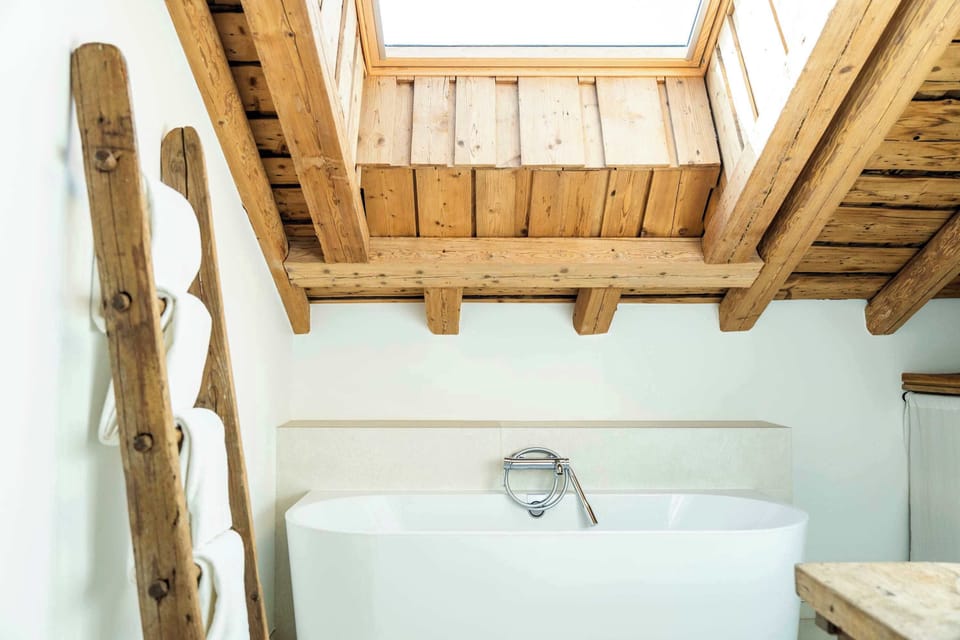 Salle de bain sous charpente  -  Gite Cocon 4 personnes -  Le Singulier - Station des Rousses