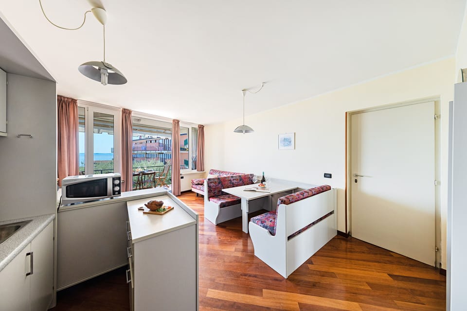 City Apartment | Private kitchen | Fridge, microwave, electric kettle, toaster