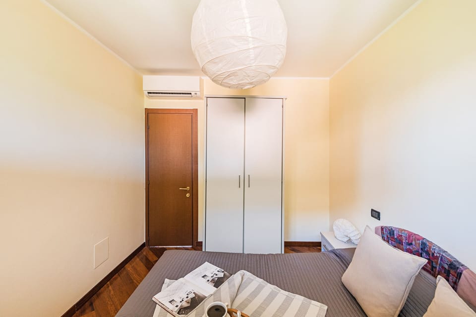 City Apartment | Iron/ironing board, WiFi (free), bed sheets