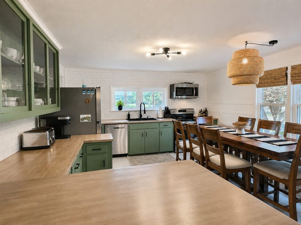 Kitchen Bar Area Angle 1