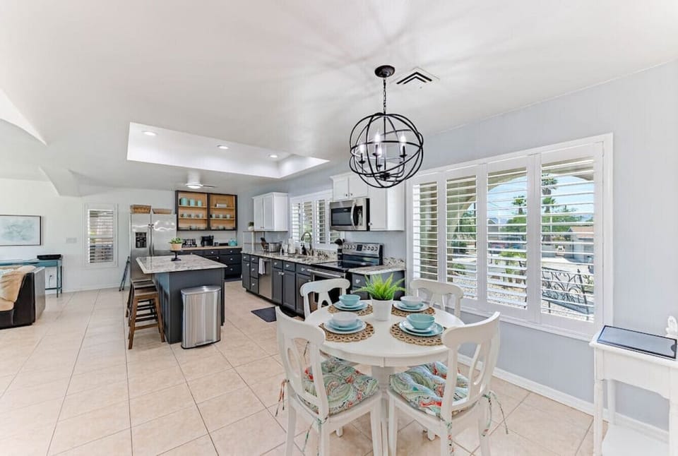 Kitchen table (sits 4)