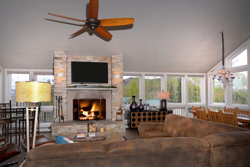 Living room w/fireplace, smart TV