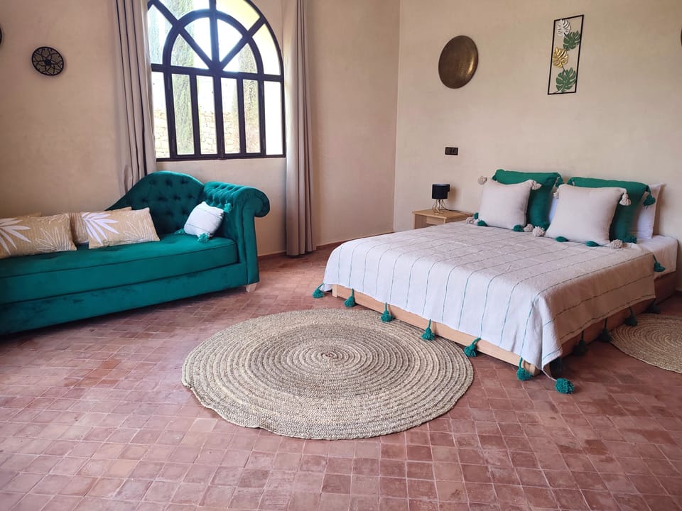Romantic Suite | Premium bedding, free WiFi, bed sheets