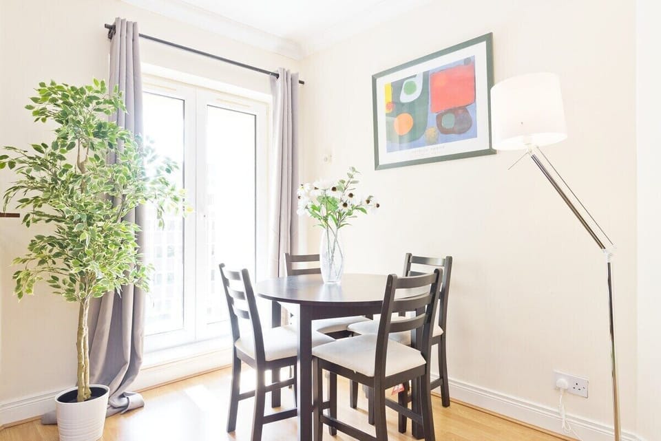 WORKSPACE - WORK REMOTELY FROM THIS APARTMENT