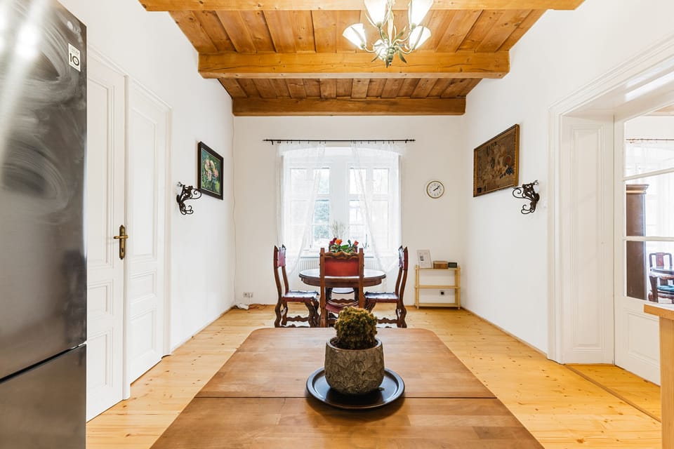 Kitchen table – Soví dom apartment 1