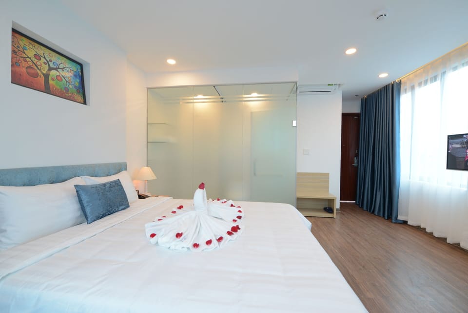 Deluxe Room | Premium bedding, down comforters, individually decorated