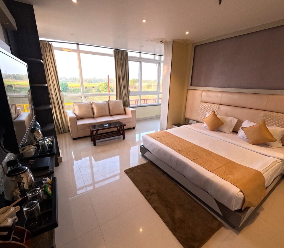 Premium Suite | 1 bedroom, soundproofing, iron/ironing board (on request), WiFi (free)