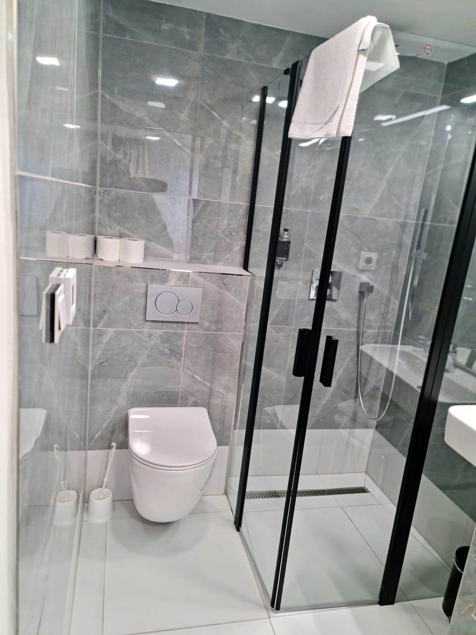 Standard Double Room, 1 King Bed | Bathroom | Hair dryer, heated floors, towels
