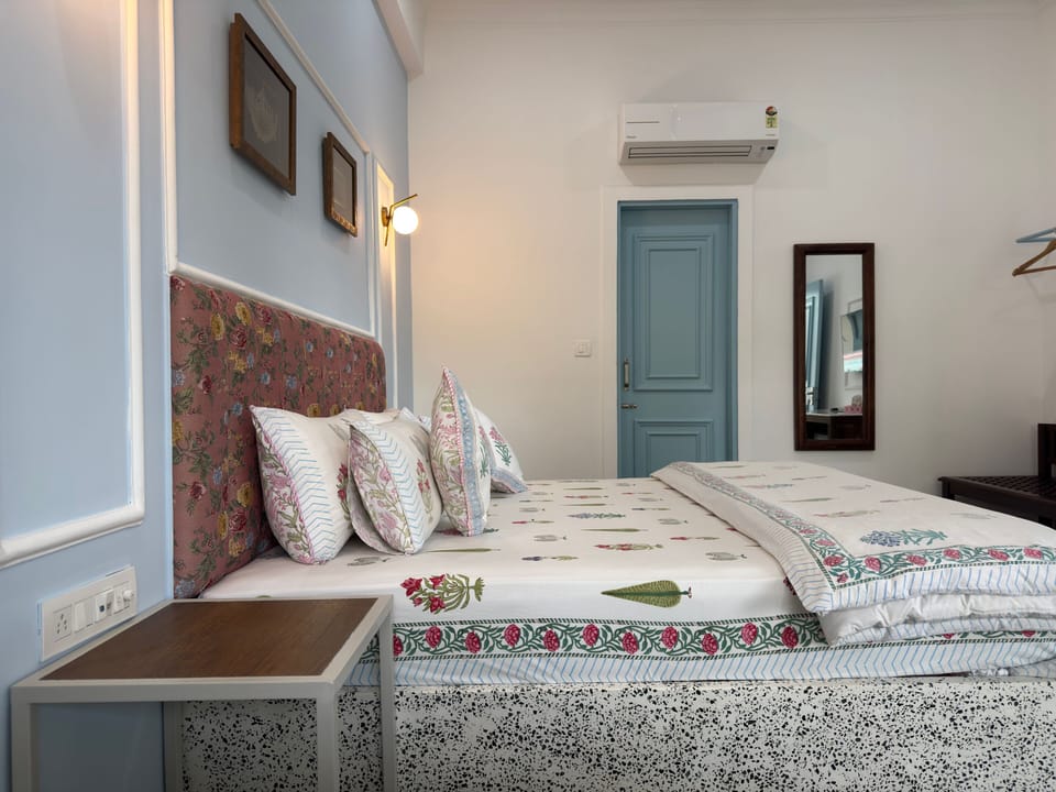 Double Room | Minibar (some free items), desk, WiFi (free), bed sheets