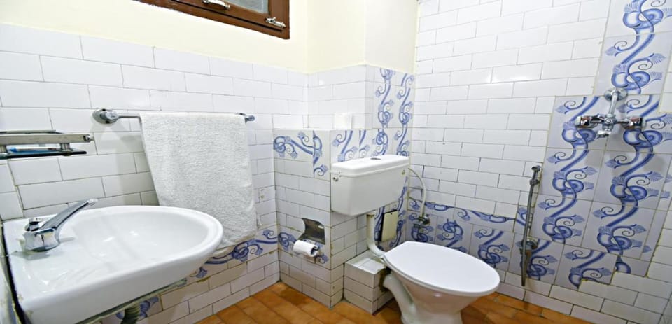 Shower, rainfall showerhead, towels, soap