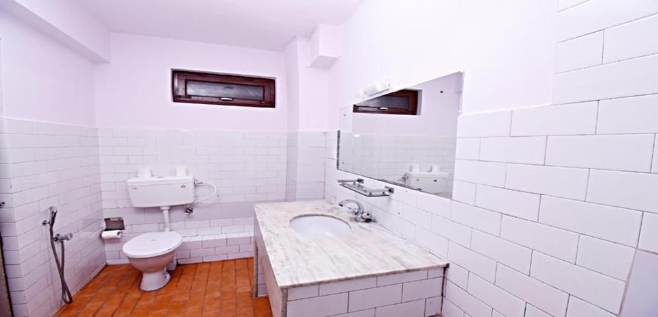Shower, rainfall showerhead, towels, soap