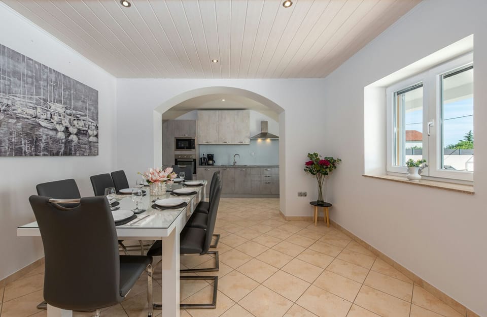 Villa, 4 Bedrooms, Private Pool, Mountain View | In-room dining