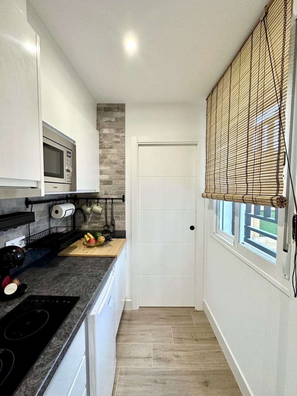 City Studio | Private kitchen | Coffee/tea maker, mini-fridge, microwave, stovetop