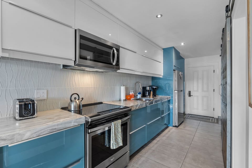 Full kitchen