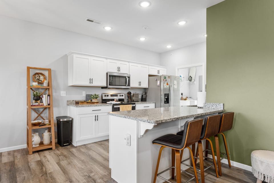 Condo, 3 Bedrooms | Private kitchen | Coffee/tea maker, fridge, oven, toaster