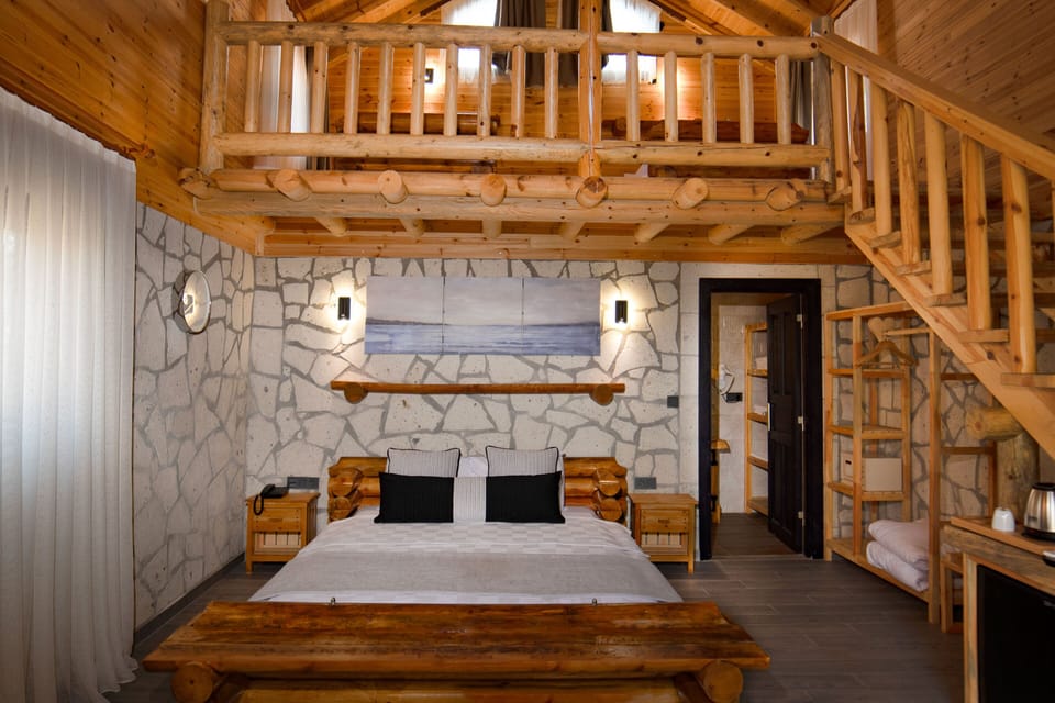 MEZZEN FLOOR LOFT WITH FIREPLACE | Premium bedding, minibar (free items), desk, laptop workspace