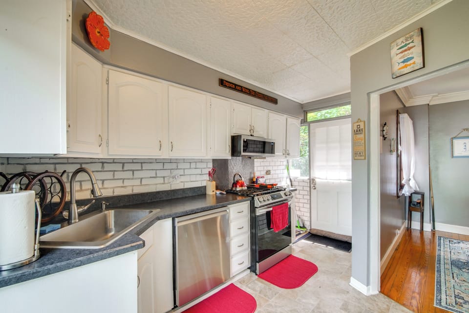 Kitchen | Cooking Basics | Coffee Maker | Paper Towels/Trash Bags Provided