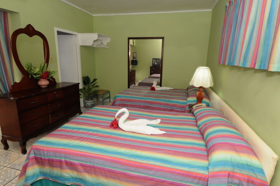Room (Single/Double) | WiFi (free), bed sheets