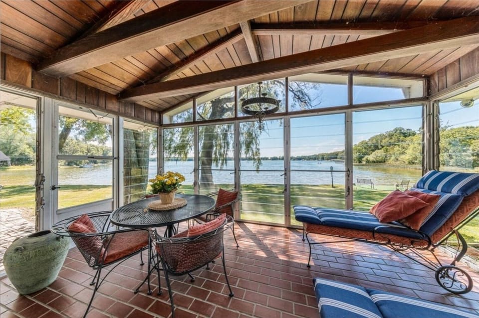4 seasons porch to enjoy all year round.