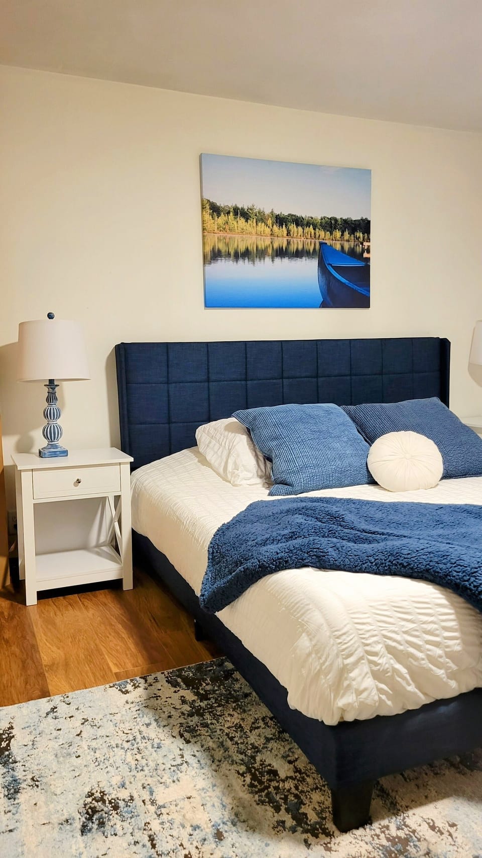A king bed in this large room with a desk and chair too.